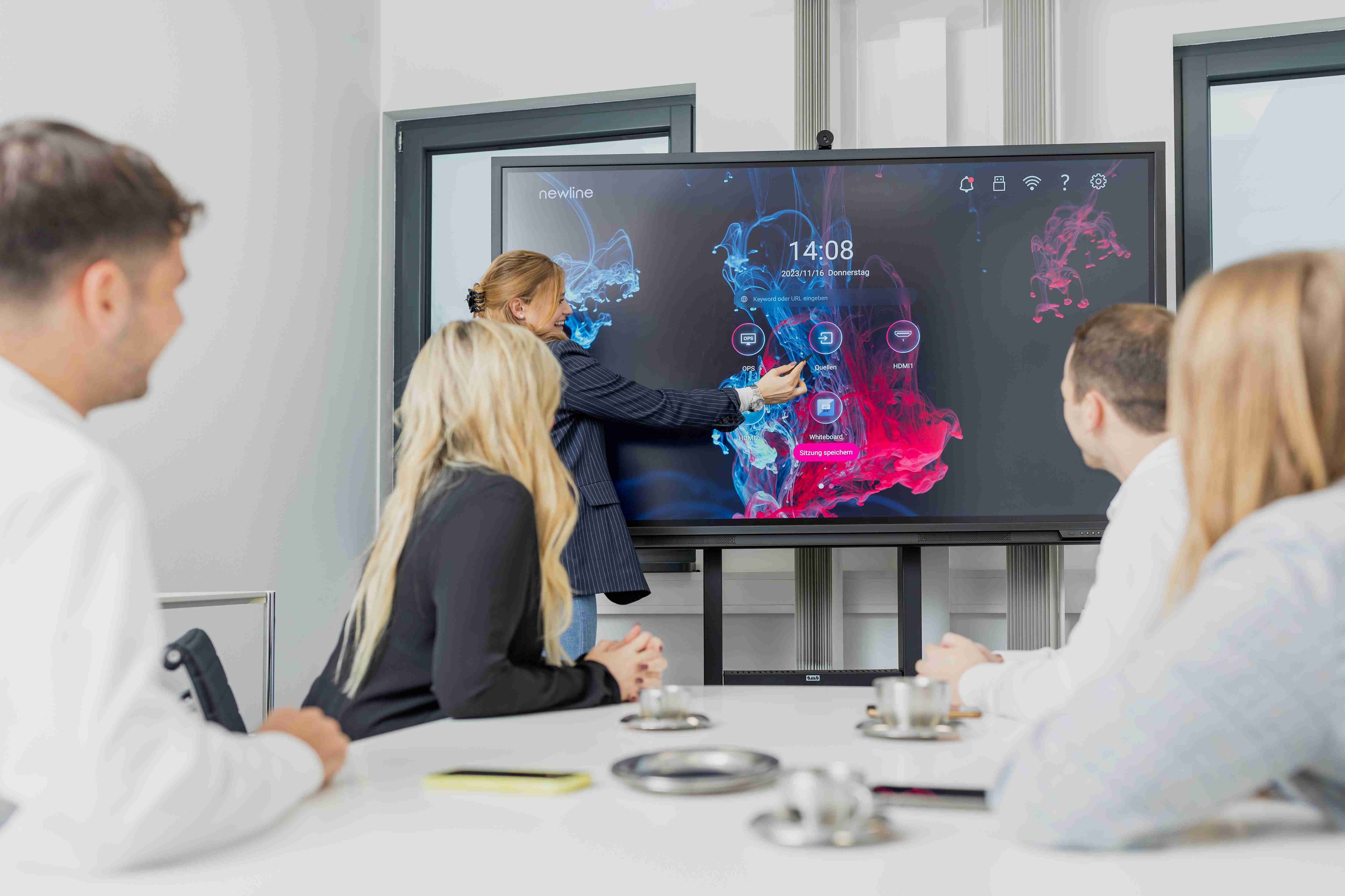 ELARA Premium Touch Display 86 Zoll inkl. Kamera & Mikrofon