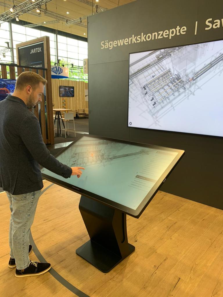 Messestand Komplettpaket: Touch-Tisch, Stele & 3D-Visualisierung
