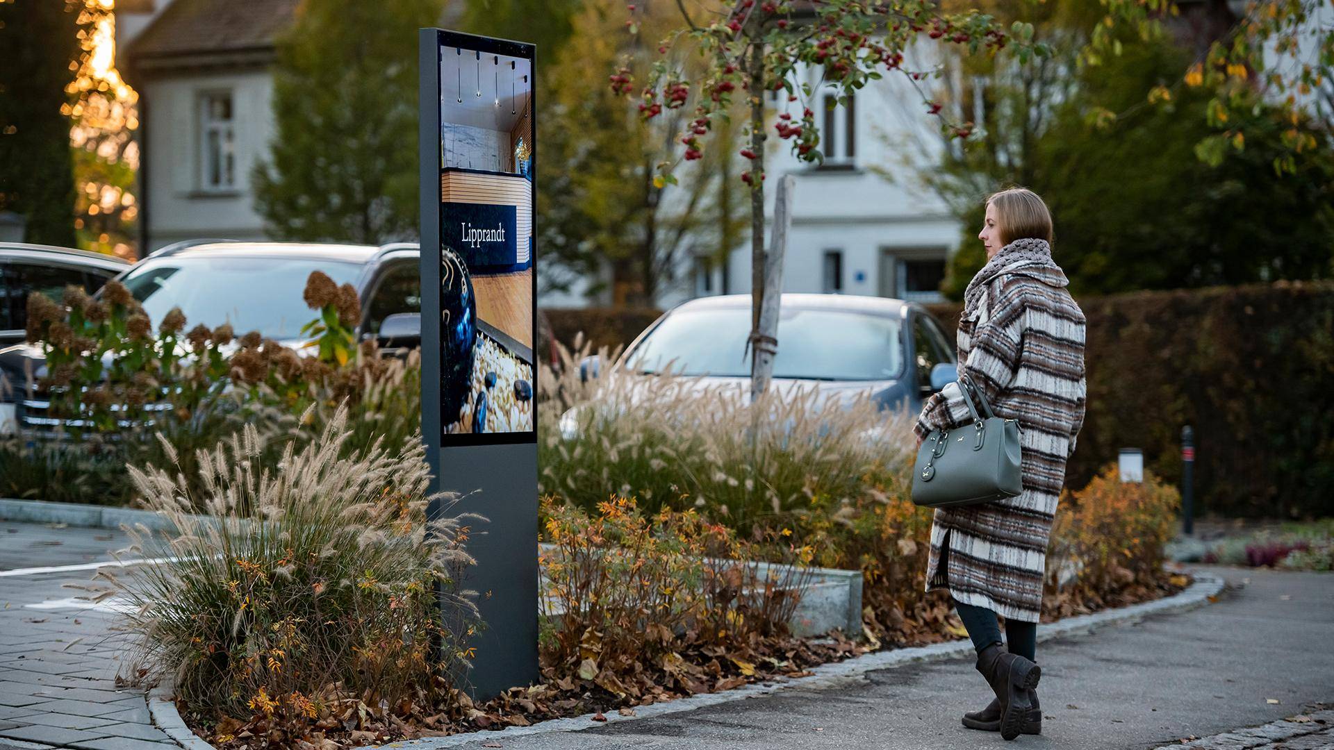 outdoor stele vor einem unternehmen