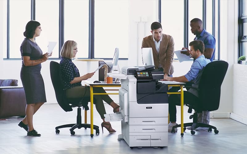 Xerox Drucker im Büro, Xerox Multifunktionsdrucker, Kopierer, VersaLink C7130 Multifunktionsssystem A3 Farbe 